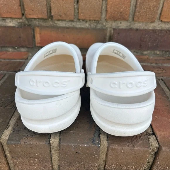 CROCS 🐊 Men’s size 6 Women’s size 8 Bright  White Slip On Shoes - Picture 9 of 16